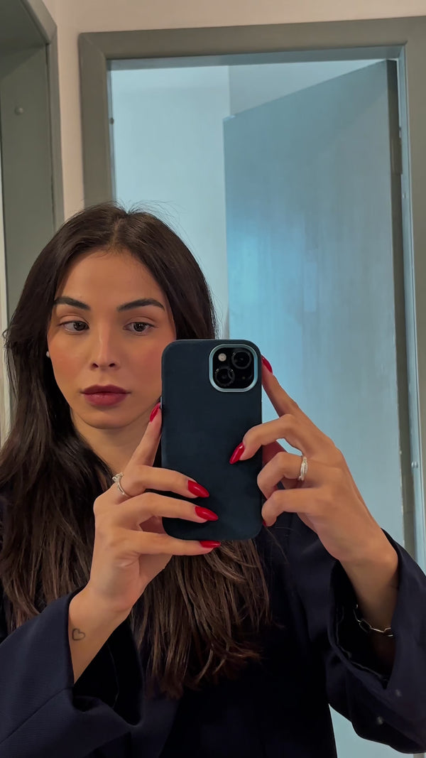 Vídeo de cliente usando iPhone 15 - Case Alcantara - Sea Blue