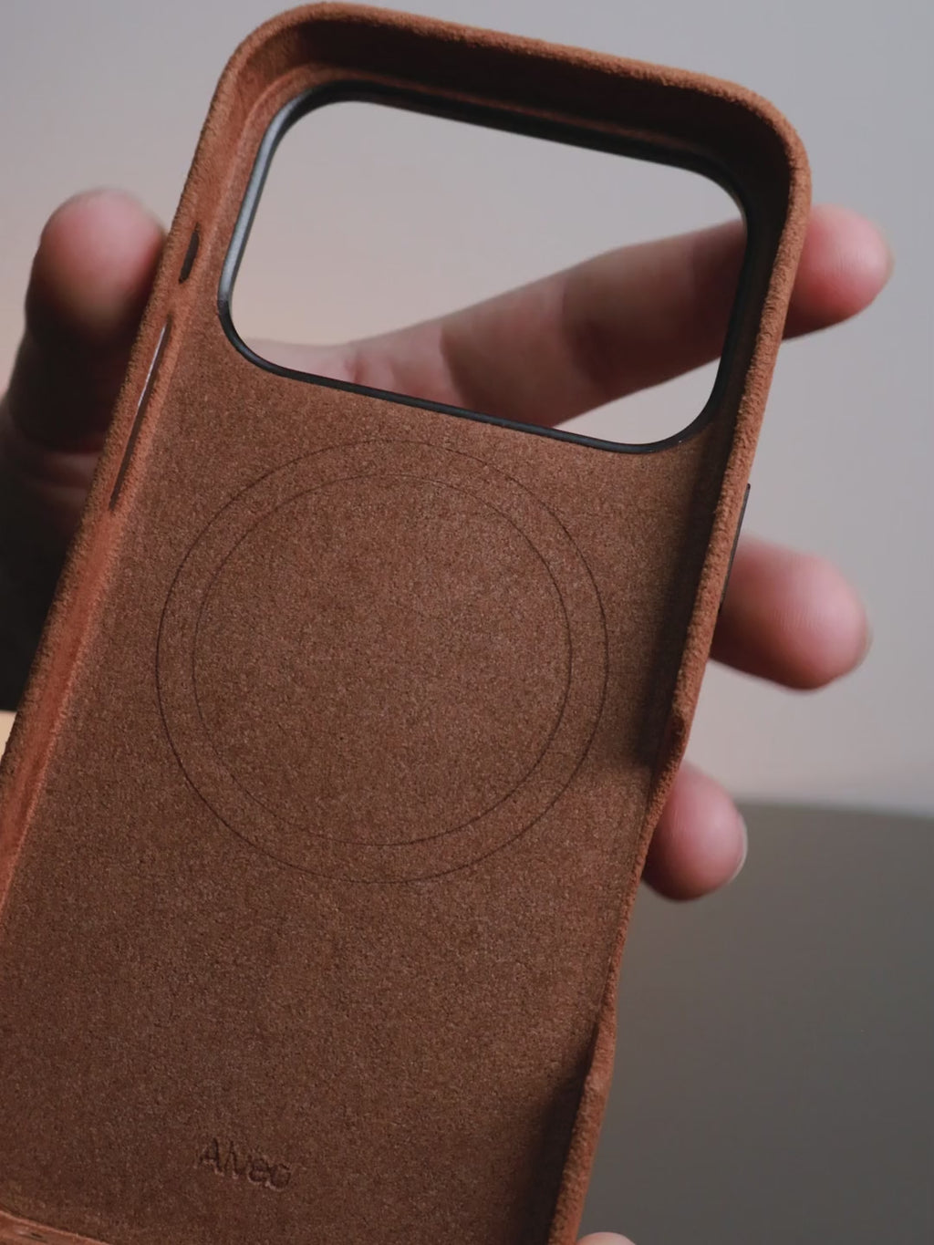 iPhone 18 Pro - Case Alcantara - Bear