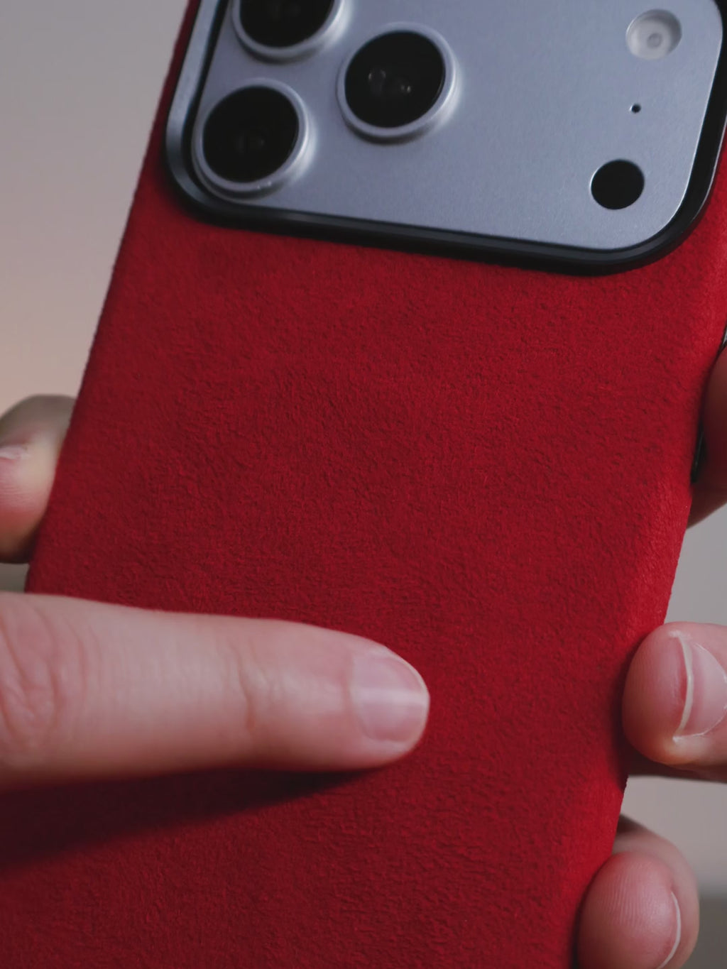 iPhone 18 Pro Max - Case Alcantara - Ruby