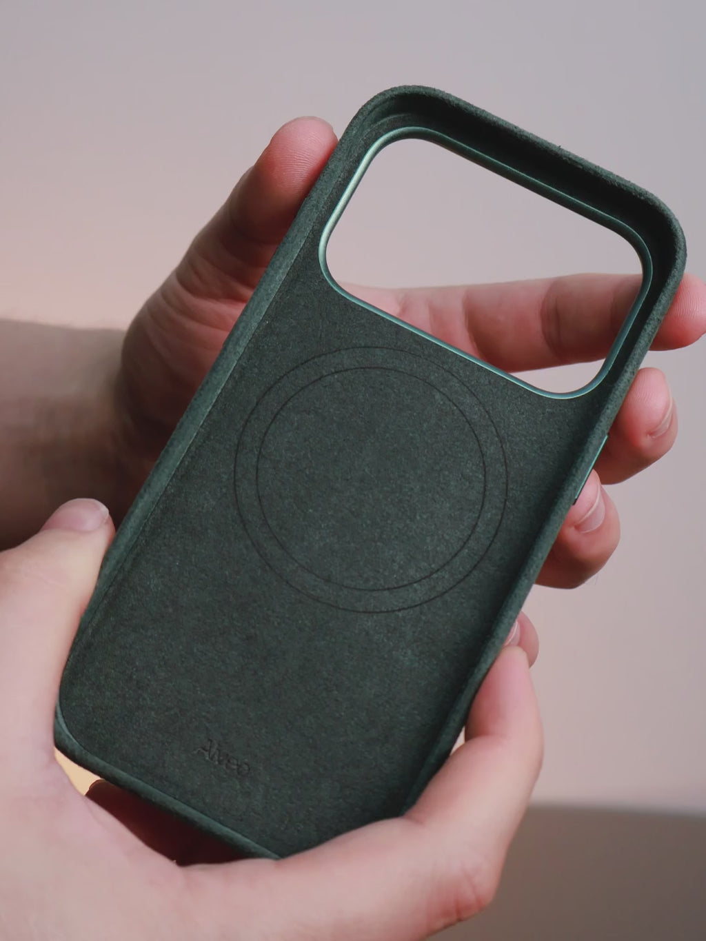 iPhone 18 Pro - Case Alcantara - Emerald