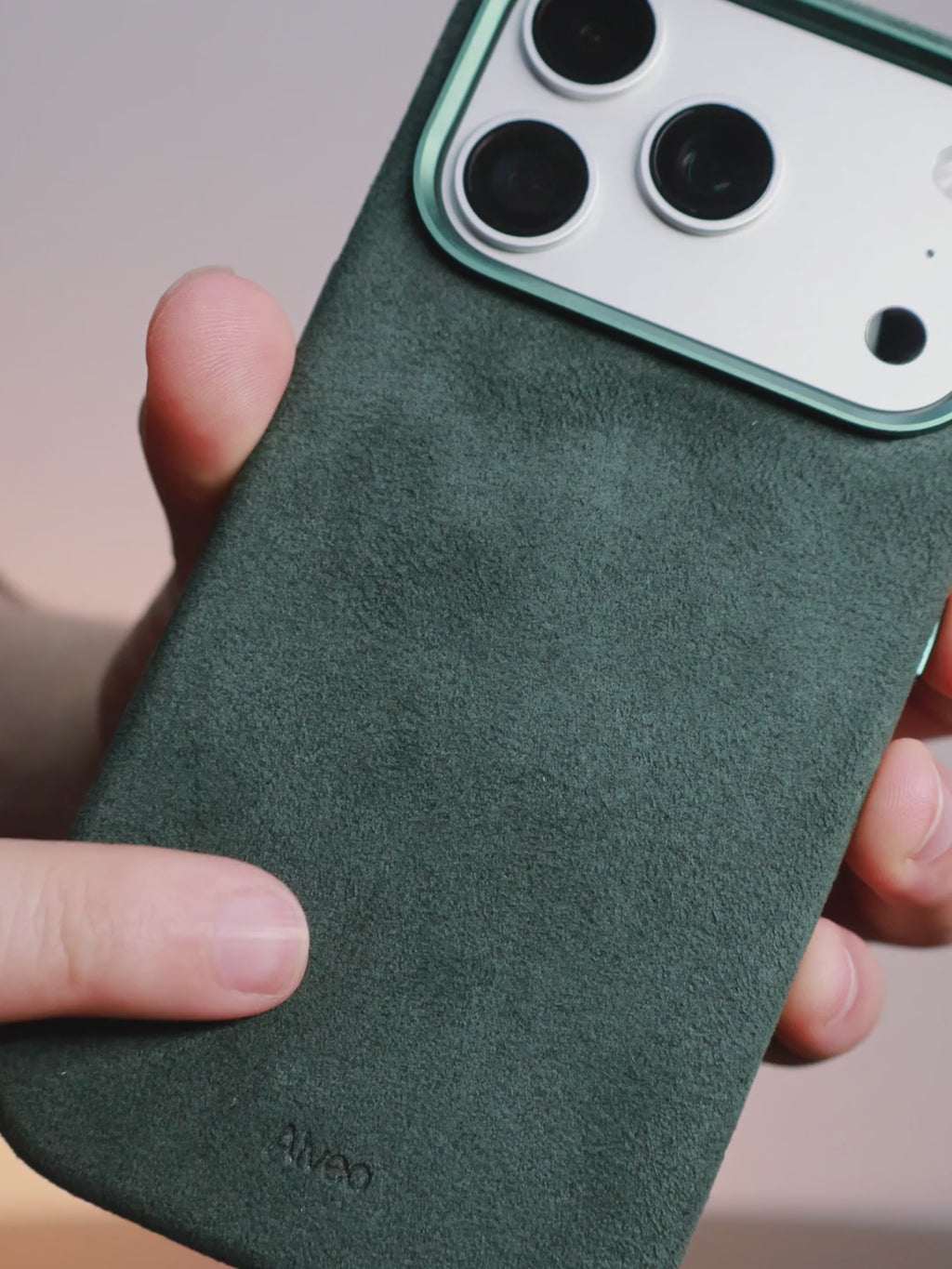 iPhone 18 Pro - Case Alcantara - Emerald