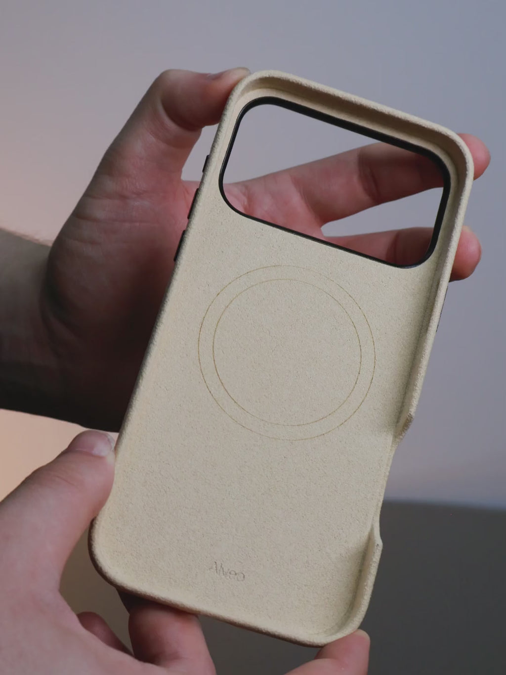 iPhone 18 Pro Max - Case Alcantara - Cream