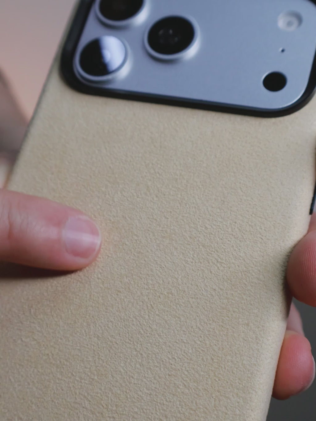 iPhone 18 Pro Max - Case Alcantara - Cream